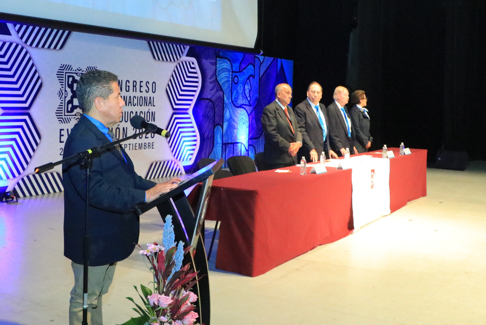 Convoca la UATx a repensar la evaluación educativa desde el humanismo y las capacidades