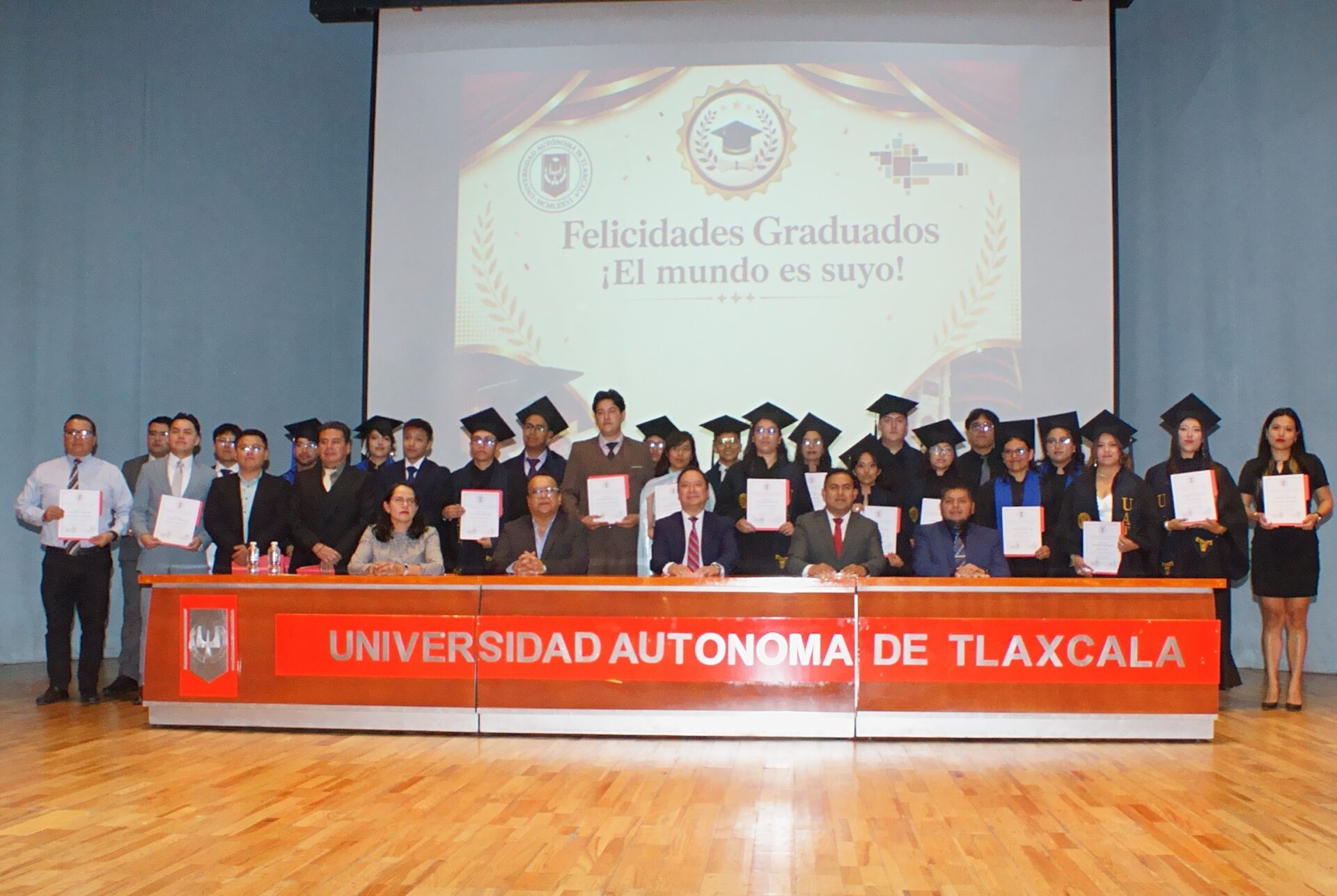 Celebra la FCBIyT-UATx el logro compartido de sus nuevos egresados de licenciatura y maestría