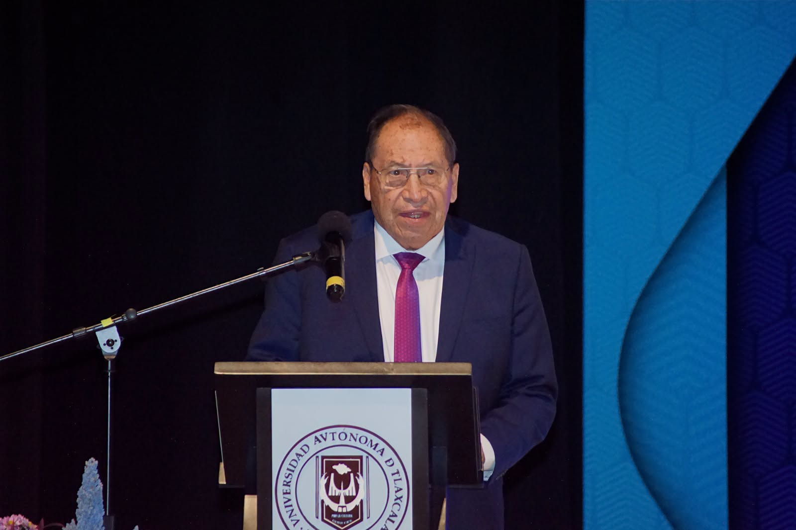La evaluación es un proceso que debe seguir evolucionando para responder a los desafíos de la educación contemporánea: Rector de la UATx