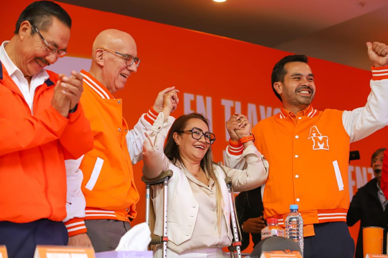 MC niega acercamiento de Adriana Dávila; irá solo en 2027