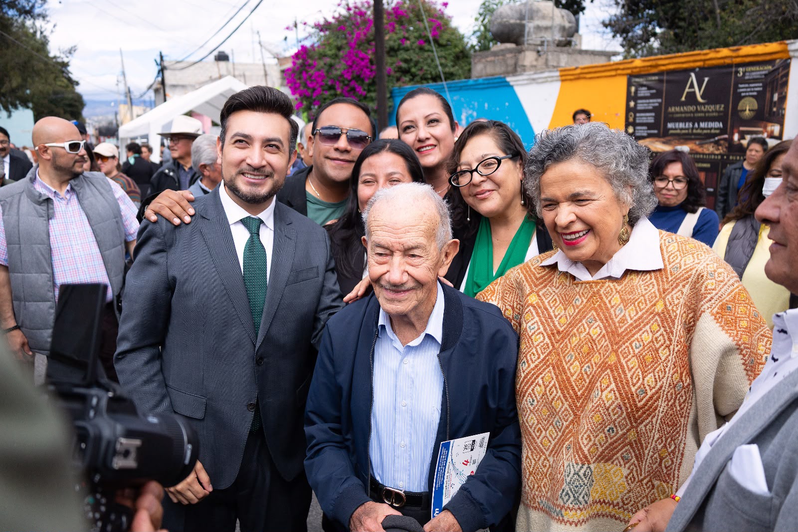 BEATRIZ PAREDES RECONOCE LA GESTIÓN DE SALVADOR “CHAVA” SANTOS: “HUAMANTLA TIENE QUE SER EL POLO DE DESARROLLO DEL ORIENTE”