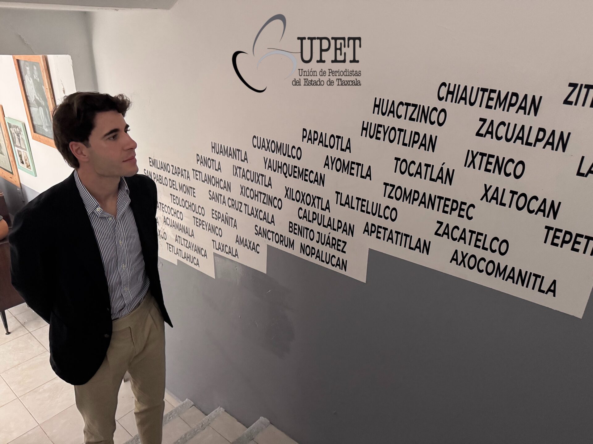 El torero español visitó las oficinas de la UPET donde ofreció entrevistas a los miembros de la agrupación periodística. Foto: UPET