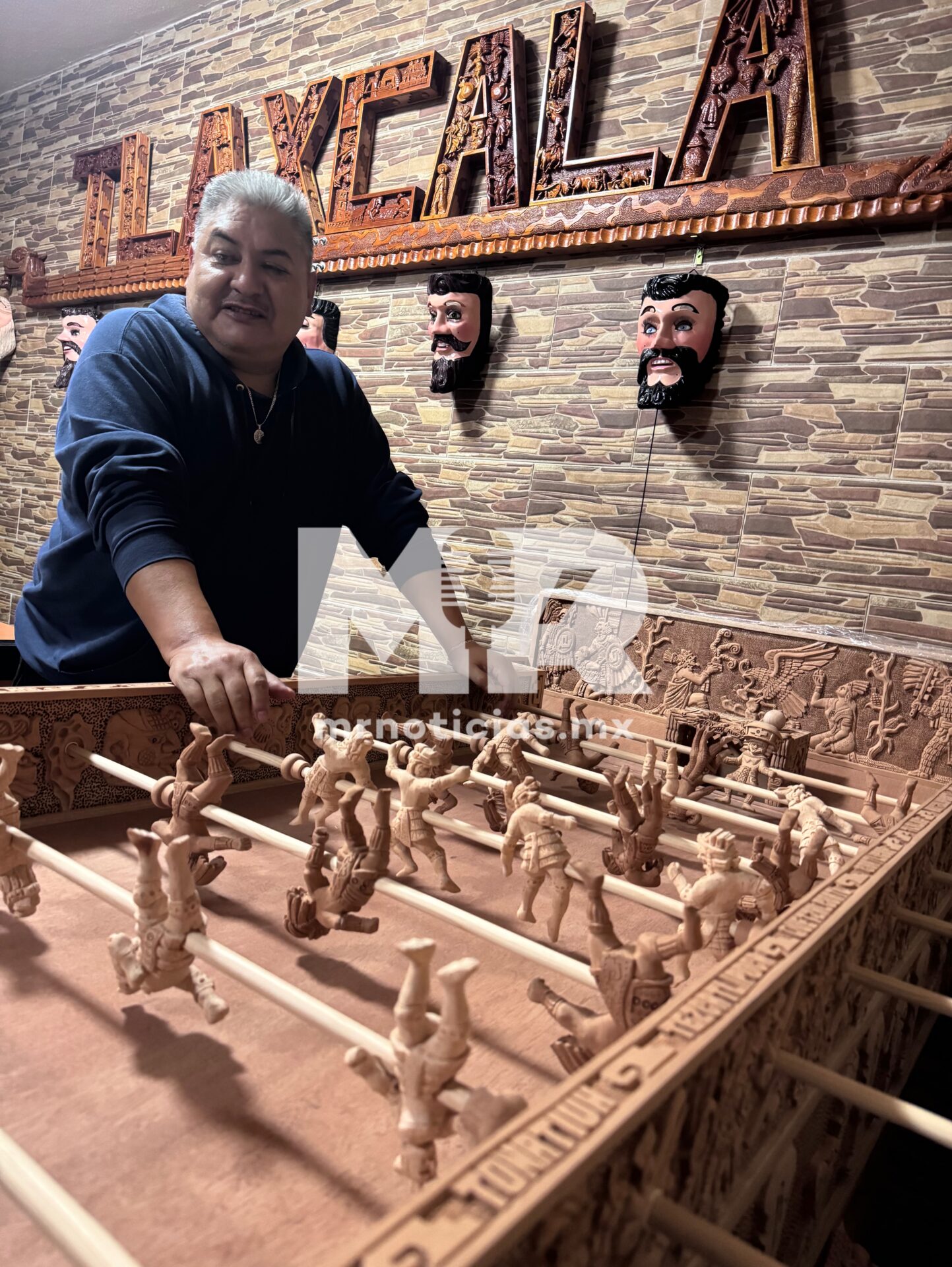 Con el reconocimiento municipal de ayer, Tlaxcala pone nombre y apellido, José Luis Vázquez, a uno de sus artesanos más destacados: el hombre que convierte trozos de madera en memoria, prestigio y tradición viva. MR noticias.